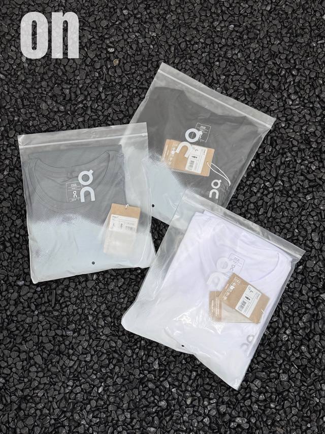 130 原厂品质 On昂跑 基础三色 速干运动 吸湿排汗 运动短袖 Tee 专为运动而生的高性能短袖 高弹力设计，自由无束缚 定做竹节速干面料 透气 速干