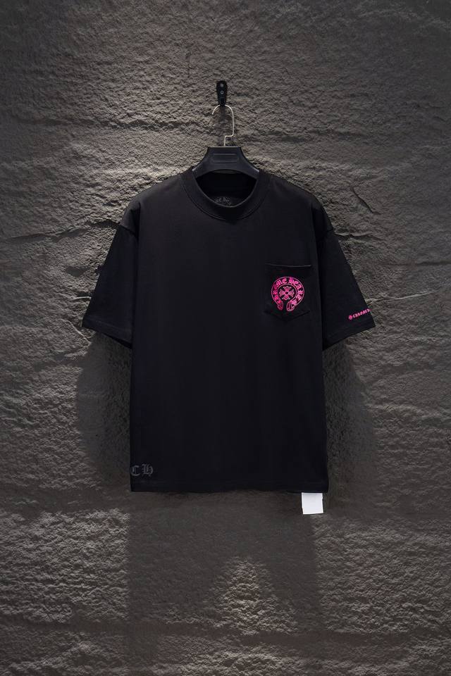 款号：7355#p90 夯版 Chrome Hearts新款微厚立体印短袖 Os版型真的很迷人 克罗也真的是绝绝子 每一季新品版型都做到极致 实穿度很
