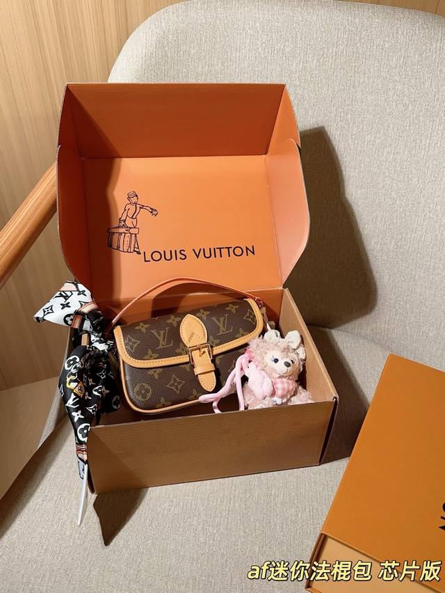 250 Includes a silk scarf pendant chip version Louis Vuitton Mini Diane mini bag 250 Includes a silk scarf pendant chip version Louis Vuitton Mini Diane mini bag