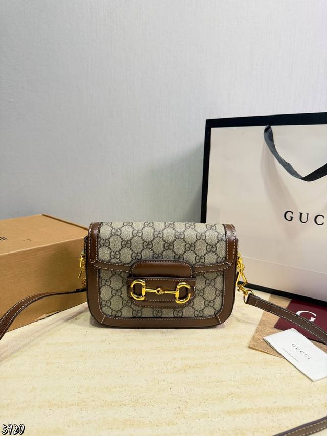 p250 A beautiful 1955 Gucci retro saddle bag Classic horsebit + Monogram + lace