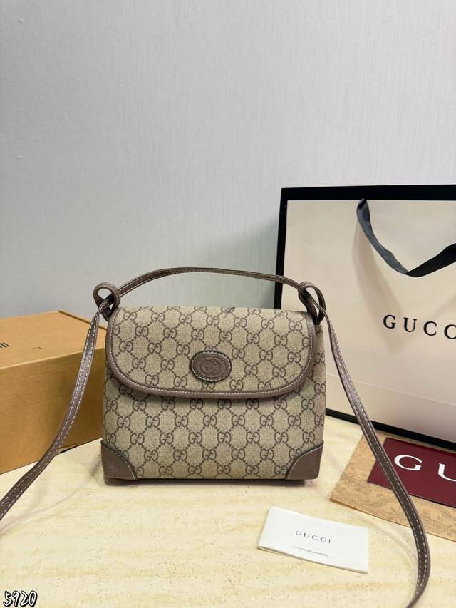 p230 This Gucci vintage small square bag has a very unique and beautiful design.