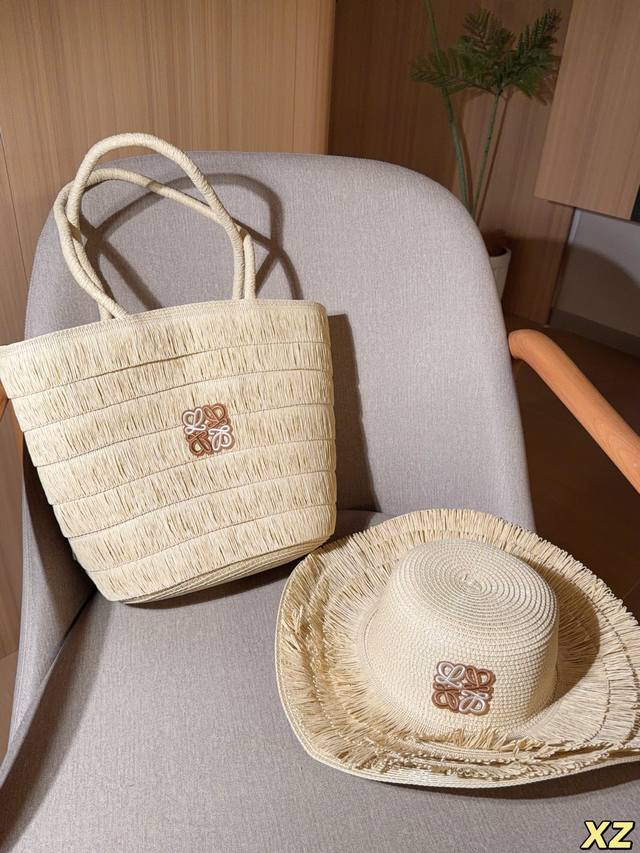 190 Loewe罗意威 草编Tote托特包沙滩包草帽套盒，容量适中，通勤或度假都很实用。 尺寸26×27×15 飞机箱Xz