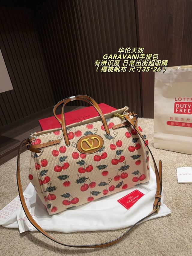 p360 (No box), size 35*26 cm. Valentino Garavani series handbag, gold V logo, si