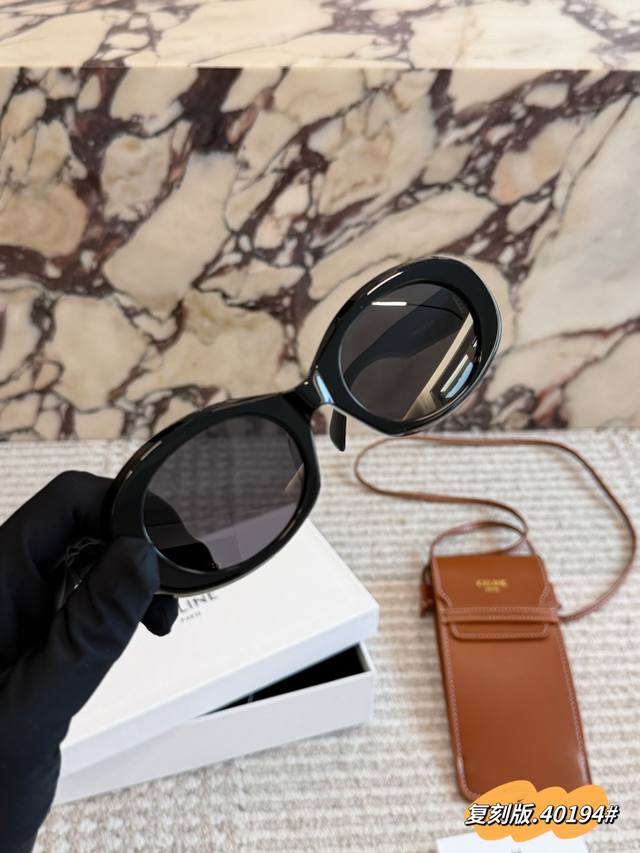 230 Comes with full packaging #Sisters! I'm raving about these sunglasses! Celin