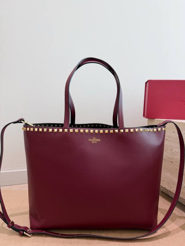 p250 Valentino Women's Tote Bag Valentino Letter Bag A letter bag from Valentino