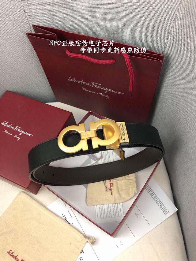 400 原单 支持Nfc电子芯片感应 菲拉格慕宽度：3.5Cm 专柜同步，最新牛皮设计搭配精品八字扣，时尚百搭，追求高端 品味的体现，休闲高大上！ Iphon