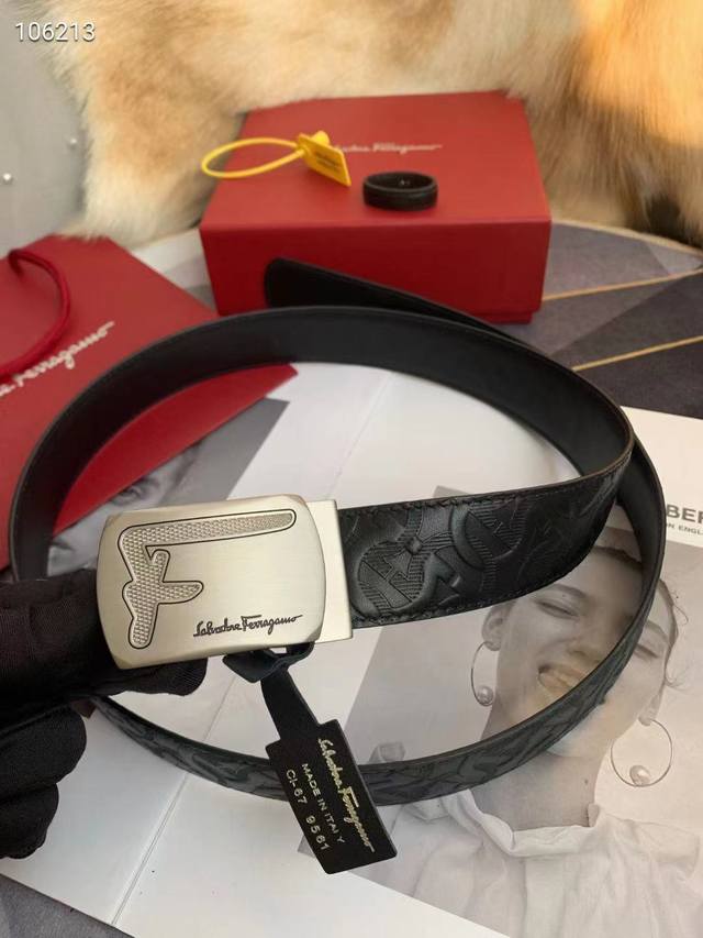 400 首选Ferragamo菲拉格慕 皮带将摩登设计与精湛的手工技艺完美结合 打造出风格华贵典雅，实用性和款式并重；3.5Cm宽 搭配最新原版真空电镀五金扣