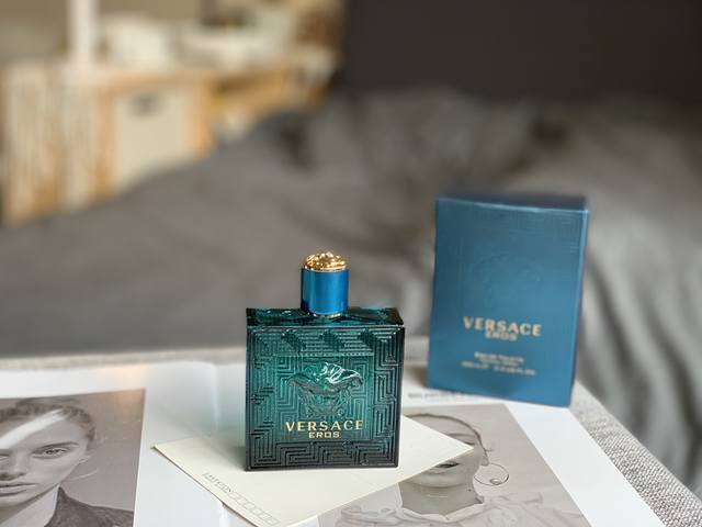 110原单品质 很经典的男香!Versace范思哲爱罗斯男士香水,范思哲推出这一款以希腊爱神为名的新范思哲男士香水,旨在向范思哲时装屋创始人Gianniver 110原单品质 很经典的男香!Versace范思哲爱罗斯男士香水,范思哲推出这一款以希腊爱神为名的新范思哲男士香水,旨在向范思哲时装屋创始人Gianniver