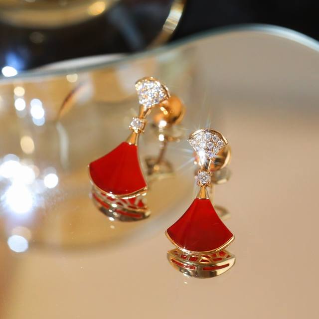p270 Gu Jia's outfit in "Nothing But Thirty" - Bulgari Bv series earrings Gu Jia