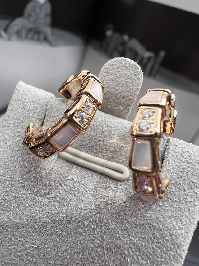 p240 Bulgari's Serpenti snake earrings, which I've been longing for! This is one