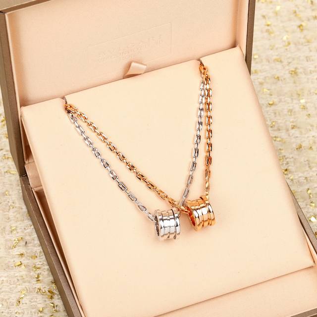 p890 We offer the Bulgari spring necklace in a thick version, customizable with