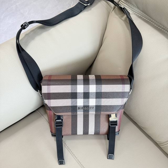 p850 Top-tier original quality, this is a new Burberry messenger bag with the br