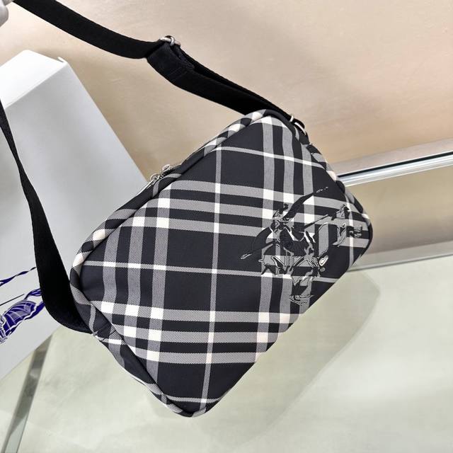 p750 Top-quality original, new arrival! 's latest Burberry crossbody bag, decora