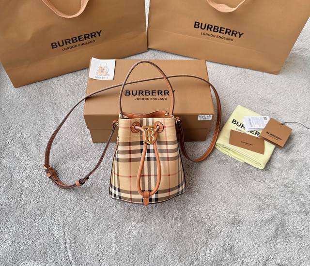 p880 Top-quality original, this birchwood brown bucket bag from Burberry's new s