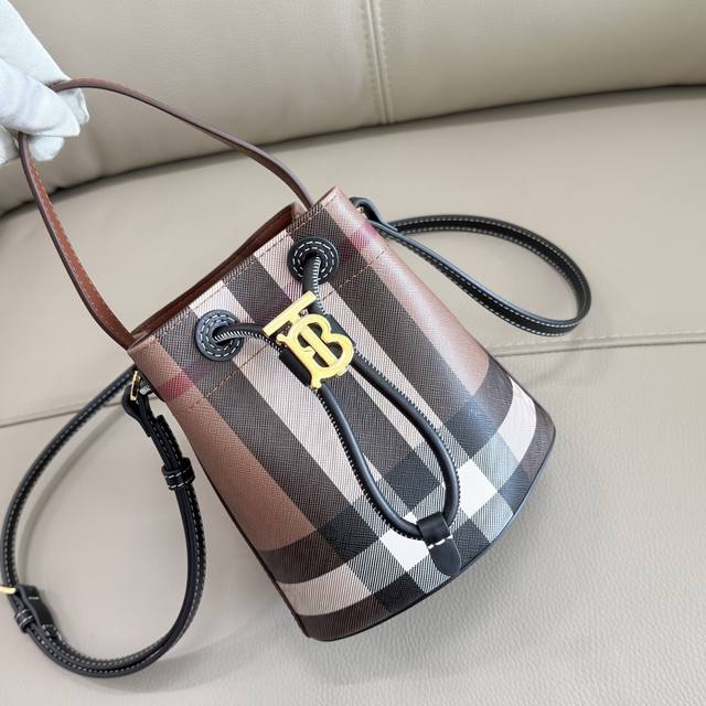 p880 Top-quality original replica, Burberry's new color bucket bag made of envir