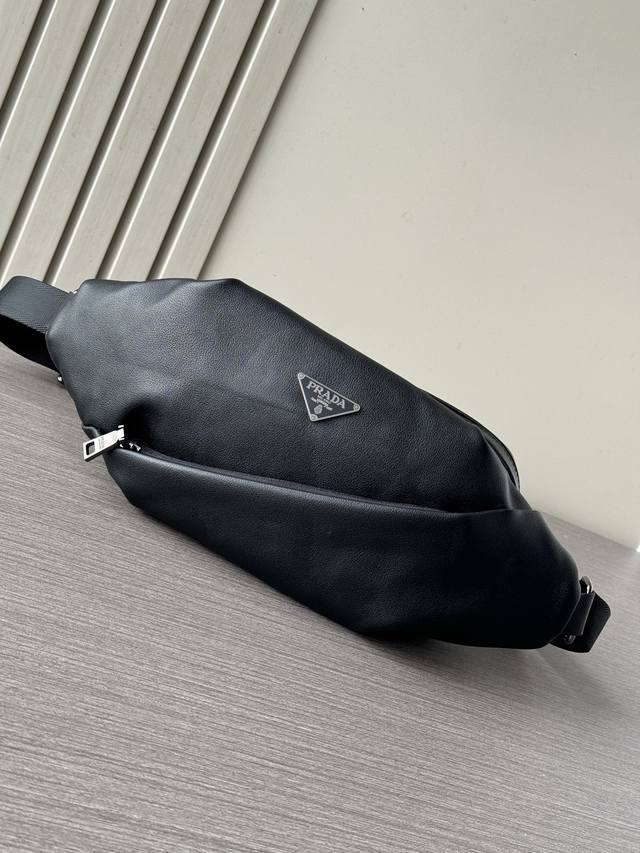 p460 Top-tier boutique item, the latest 2026 Prada chest bag with super capacity p460 Top-tier boutique item, the latest 2026 Prada chest bag with super capacity