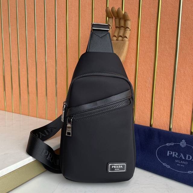 p460 Prada's latest style men's chest bag, original quality. Made of imported ny p460 Prada's latest style men's chest bag, original quality. Made of imported ny