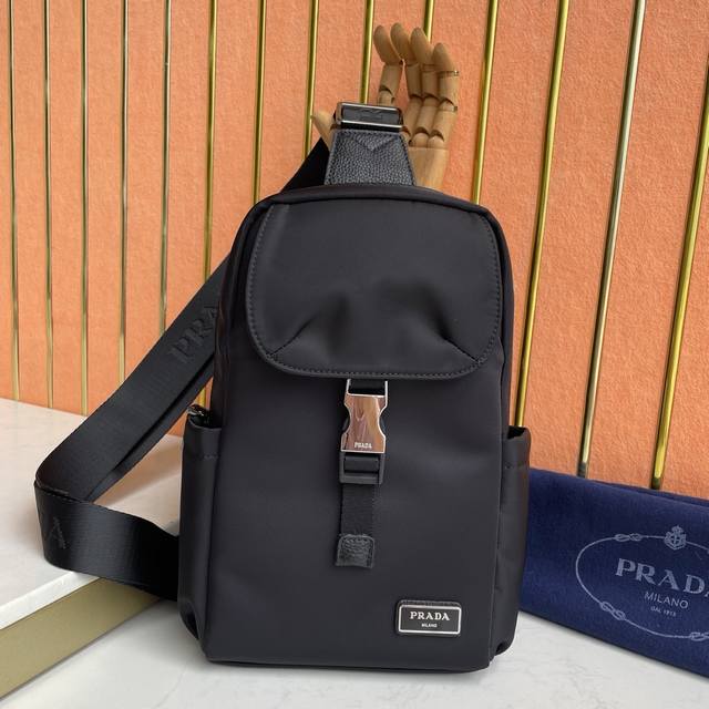p460, Prada's latest style, men's chest bag, original quality. Made of imported p460, Prada's latest style, men's chest bag, original quality. Made of imported