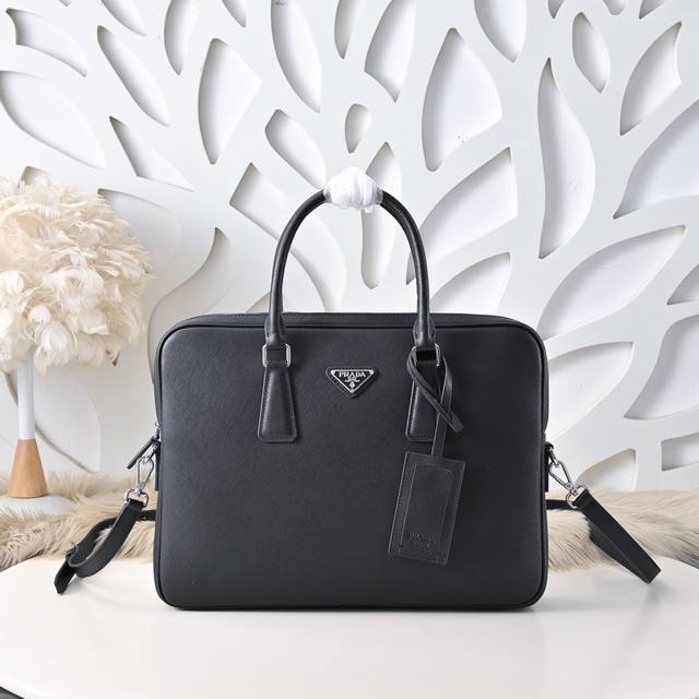 Prada - The latest Prada men's briefcase is made of imported calfskin, with a so Prada - The latest Prada men's briefcase is made of imported calfskin, with a so