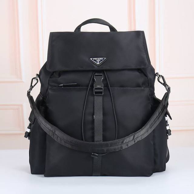 Prada 2026 Backpack, same as the official website, uses original imported waterp Prada 2026 Backpack, same as the official website, uses original imported waterp