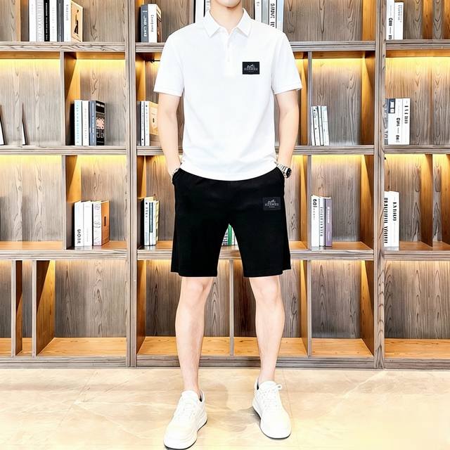 直p180 品牌:爱马仕 2026官网同款.世界知名奢侈品牌.夏季男士高品质货翻领套装 采用进口原单面料 ,当季时尚潮流款,百搭爆款。简洁大方,精密的车工,让您 直p180 品牌:爱马仕 2026官网同款.世界知名奢侈品牌.夏季男士高品质货翻领套装 采用进口原单面料 ,当季时尚潮流款,百搭爆款。简洁大方,精密的车工,让您