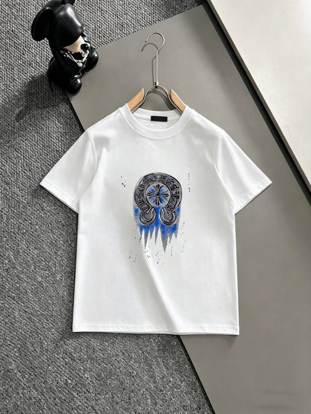 直p90 品牌: 克罗心 胖子福音 原单男士休闲短袖T恤,2026春夏新品,定制胸前顶级Logo 工艺、搭配整件细节 品质及剪裁设计都堪称一流,定制进口丝光棉面 直p90 品牌: 克罗心 胖子福音 原单男士休闲短袖T恤,2026春夏新品,定制胸前顶级Logo 工艺、搭配整件细节 品质及剪裁设计都堪称一流,定制进口丝光棉面