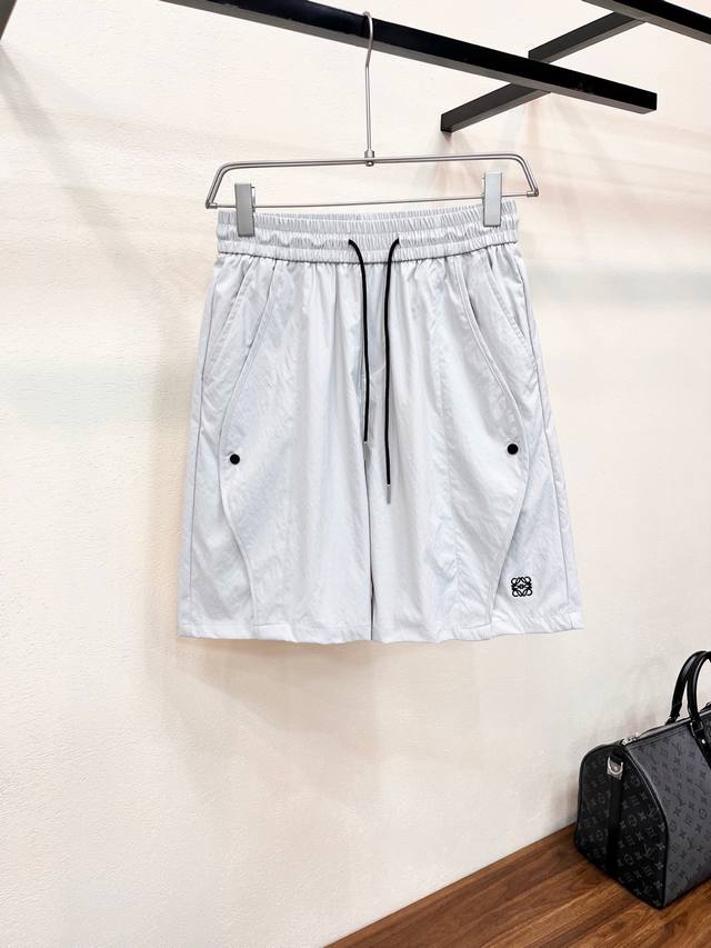 p200 Loewe. 2026 Spring/Summer New Casual Shorts with Embroidered Logo. Fashiona
