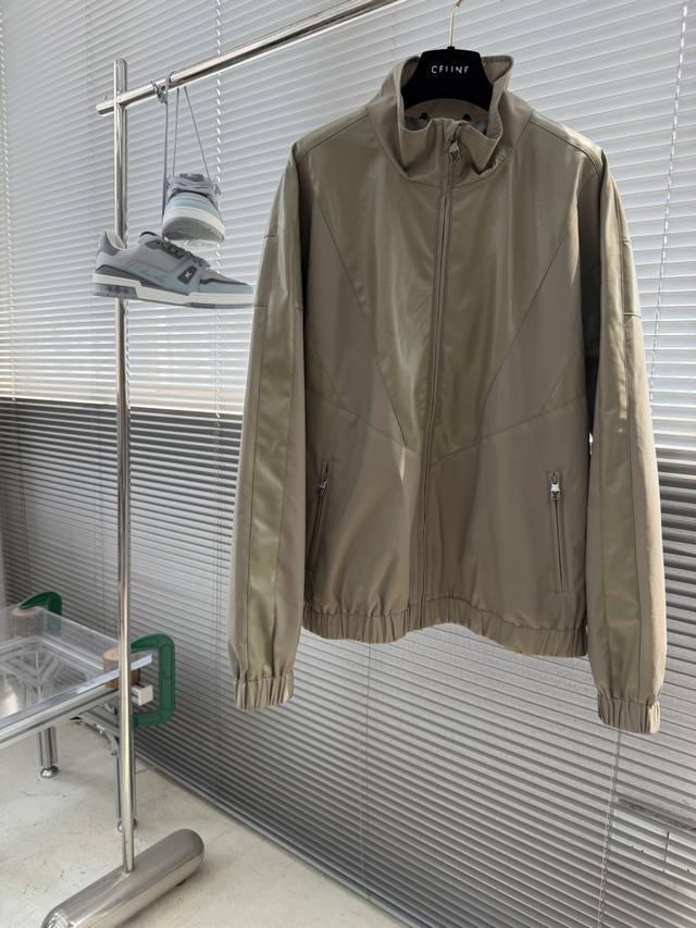 p440 - Louis Vuitton 2026 New Monogram Spring Collection Leather Structure Sweat p440 - Louis Vuitton 2026 New Monogram Spring Collection Leather Structure Sweat