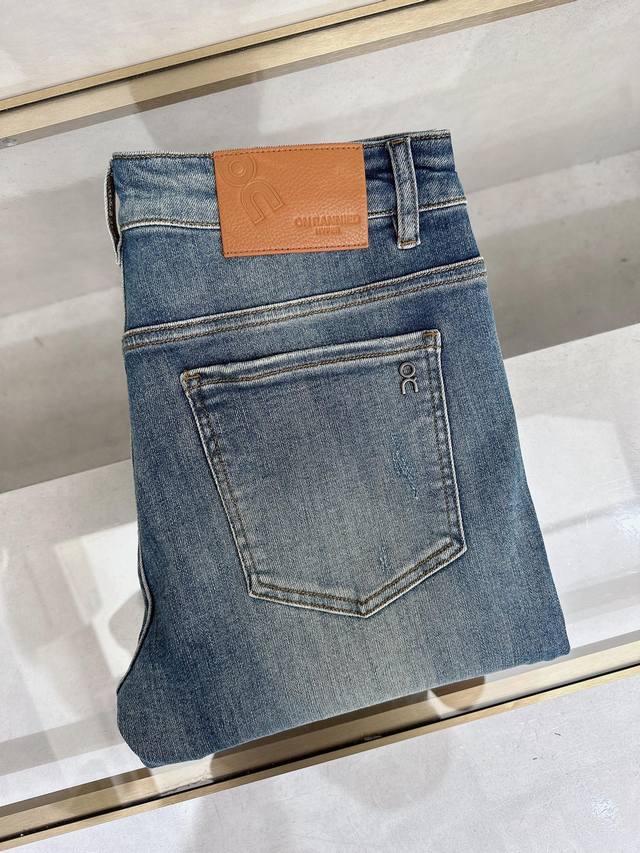 p230 Loewe's latest men's casual jeans for Spring/Summer 2026! Heavy-duty washed