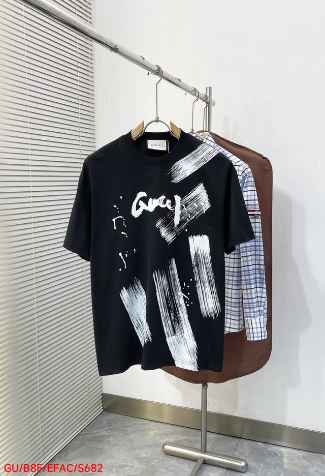 p180 S682 Gucci's latest original men's casual short-sleeved shirt, a high-end c p180 S682 Gucci's latest original men's casual short-sleeved shirt, a high-end c