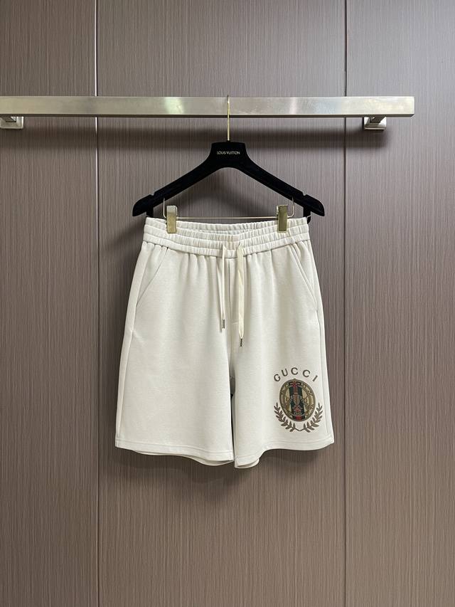 230 Gucci printed logo cotton athletic shorts, made from a single-sided fish-sca 230 Gucci printed logo cotton athletic shorts, made from a single-sided fish-sca