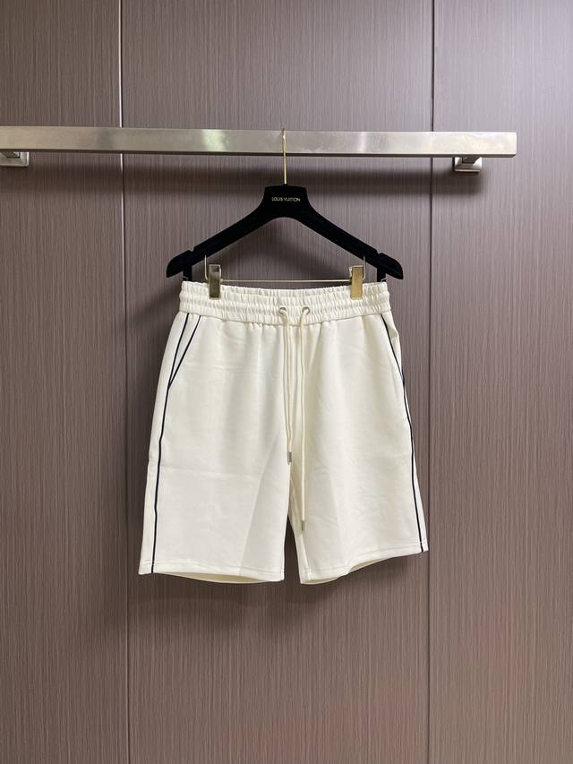 180 Gucci double G jacquard patch casual shorts, made with custom-woven and dyed 180 Gucci double G jacquard patch casual shorts, made with custom-woven and dyed