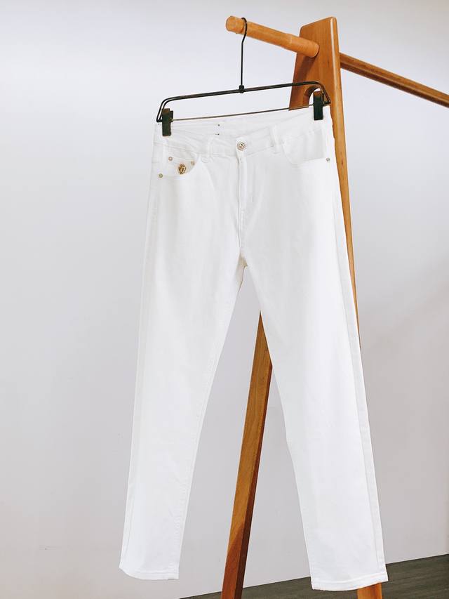 p230 Gucci 2026 Spring/Summer New Arrival: Light Luxury White Slim-Fit Denim Jea p230 Gucci 2026 Spring/Summer New Arrival: Light Luxury White Slim-Fit Denim Jea