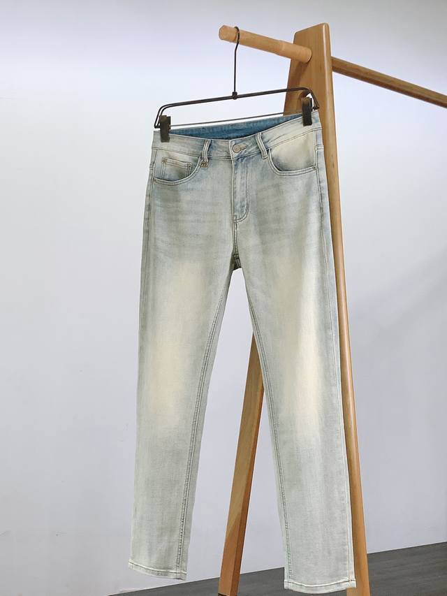 p230 Gucci 2026 Spring/Summer New Arrival Distressed Washed Jeans are crafted fr p230 Gucci 2026 Spring/Summer New Arrival Distressed Washed Jeans are crafted fr