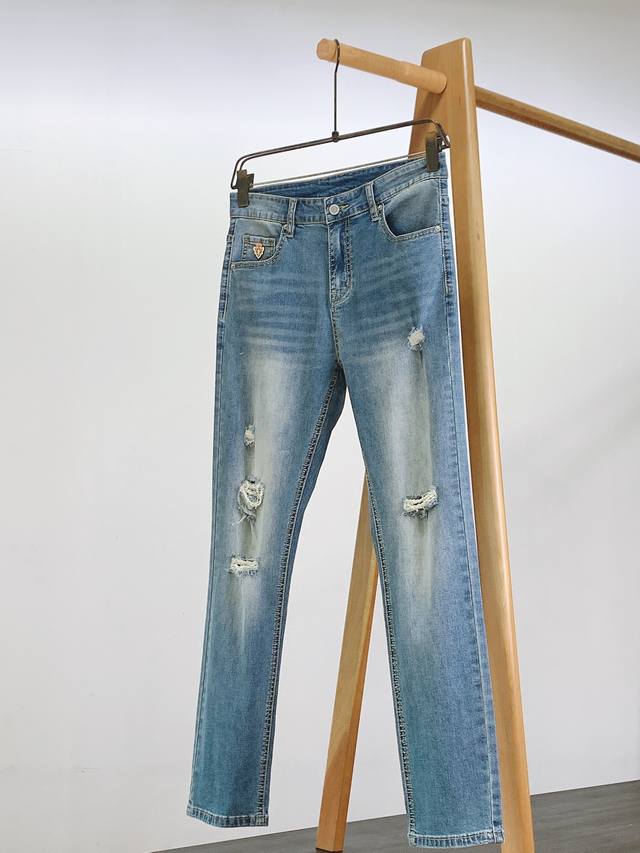 p230 Gucci 2026 Spring/Summer New Arrival Washed Straight Leg Ripped Jeans. Made p230 Gucci 2026 Spring/Summer New Arrival Washed Straight Leg Ripped Jeans. Made