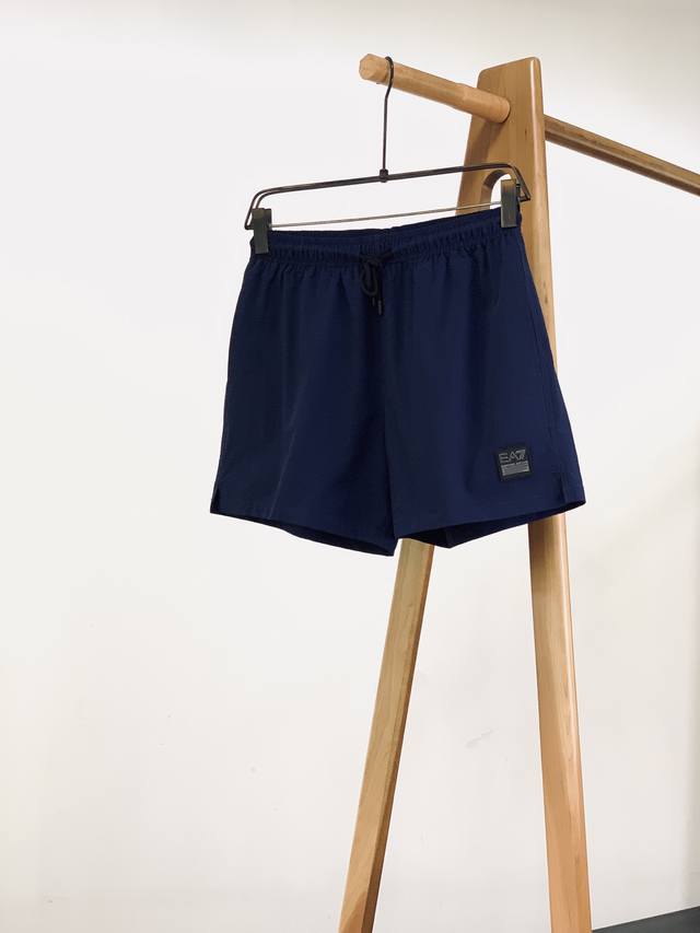 p150 Emporio Armani 阿玛尼 2026Ss春夏新品 Ea7泡泡速干运动短裤采用特制泡泡格速干面料,表面立体凹凸肌理,轻盈透气,快速排汗不粘 p150 Emporio Armani 阿玛尼 2026Ss春夏新品 Ea7泡泡速干运动短裤采用特制泡泡格速干面料,表面立体凹凸肌理,轻盈透气,快速排汗不粘