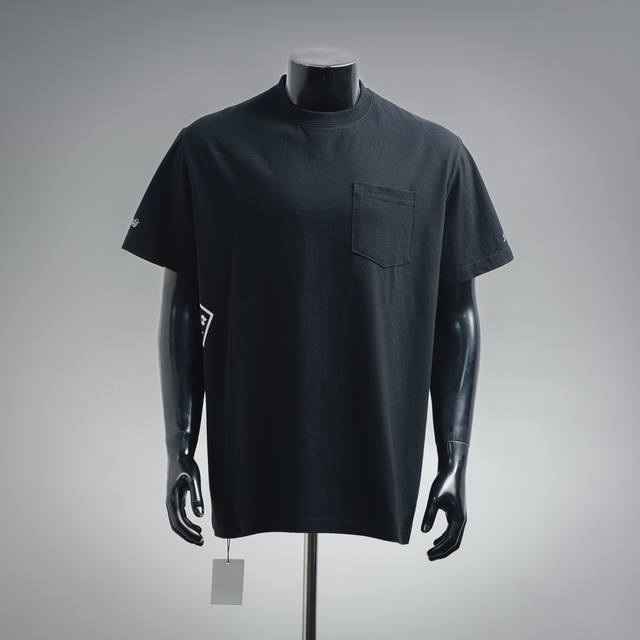 220 Chrome Hearts 克罗心 亲友印章梵文印花短袖 采用26支220克高克重全棉面料 布面扎实有骨感 不易变形 经过特殊磨毛处理 表面细腻 触 220 Chrome Hearts 克罗心 亲友印章梵文印花短袖 采用26支220克高克重全棉面料 布面扎实有骨感 不易变形 经过特殊磨毛处理 表面细腻 触
