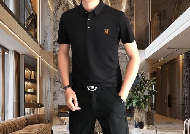 p200 Hermes 爱马仕 2026春夏专柜新款 高端优雅时尚男士定制 顶级时尚休闲短袖polo衫翻领衫。 26Ss高端人士必备单品,精选进口原单丝光细珠 p200 Hermes 爱马仕 2026春夏专柜新款 高端优雅时尚男士定制 顶级时尚休闲短袖polo衫翻领衫。 26Ss高端人士必备单品,精选进口原单丝光细珠