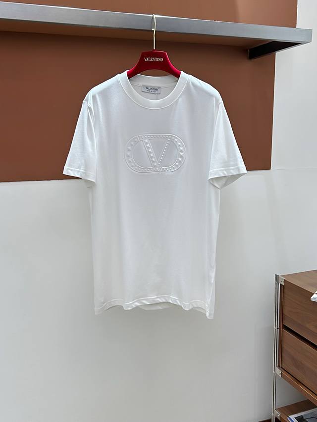 p170 Featured top-quality T-shirt made of mercerized long-staple cotton. Availab p170 Featured top-quality T-shirt made of mercerized long-staple cotton. Availab