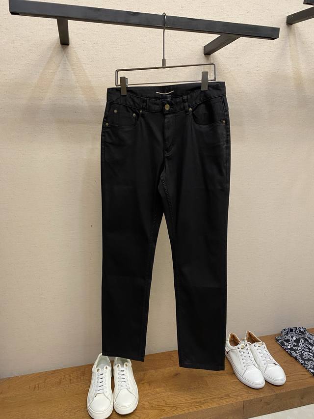 p310Ysl, 2026Ss. Comfortable and flattering for all body types, these jeans offe