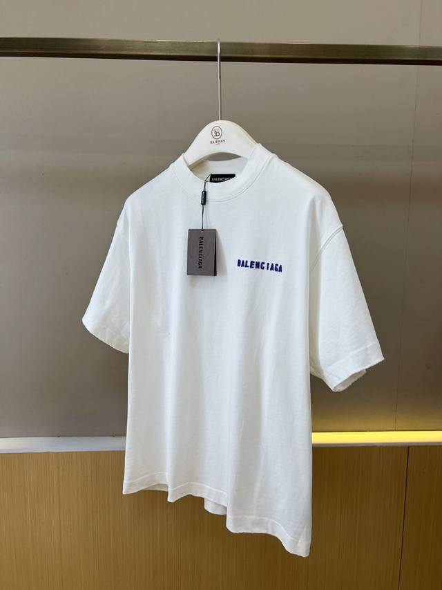 p160 Ba Balenciaga's Spring/Summer 2026 new short-sleeved T-shirt reconstructs s