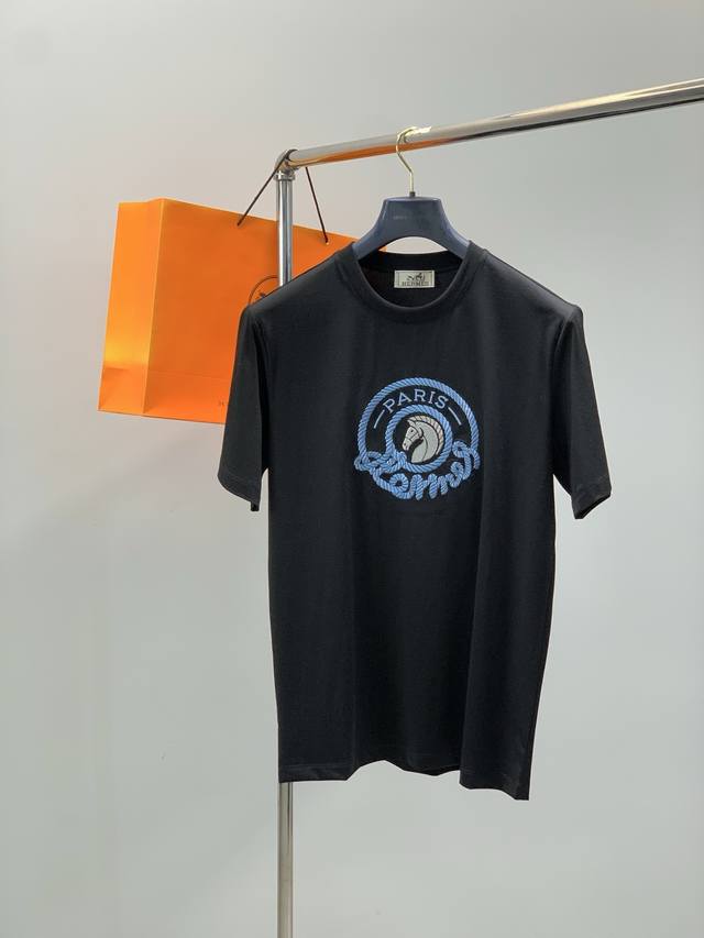 p160,HermèS 爱马仕,2026夏季最新品,专柜同步有售,原单狠货,时尚休闲圆领短袖T恤,定制进口原版面料,舒适透气,顶级刺绣工艺字母图案装饰Logo, p160,HermèS 爱马仕,2026夏季最新品,专柜同步有售,原单狠货,时尚休闲圆领短袖T恤,定制进口原版面料,舒适透气,顶级刺绣工艺字母图案装饰Logo,