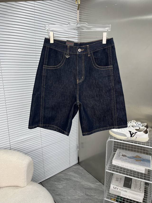 p260 Armani阿玛尼 2026新品男士牛仔裤短裤 面料弹性好。独家发售 官网同步 时尚优雅 重工艺设计。采用原色酵母水洗工艺 精选进口重磅丹宁牛仔面料 p260 Armani阿玛尼 2026新品男士牛仔裤短裤 面料弹性好。独家发售 官网同步 时尚优雅 重工艺设计。采用原色酵母水洗工艺 精选进口重磅丹宁牛仔面料