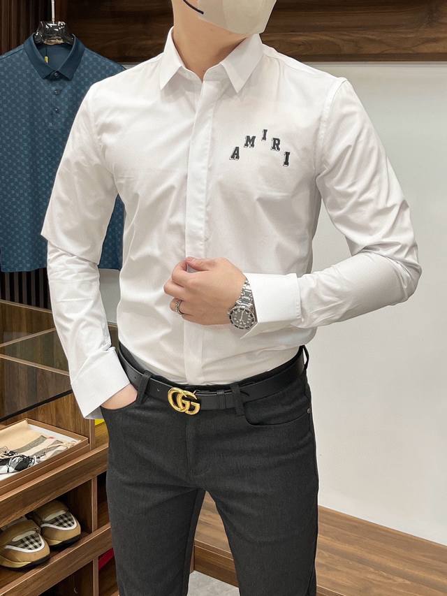 。。p250。长期有货。。。 Armani 阿玛尼- 专柜时尚大爆款衬衫,休闲时尚外穿 内搭必备款,舒适好看上身可见 定制进口高端丝光面料,面料手感细腻,贴身舒 。。p250。长期有货。。。 Armani 阿玛尼- 专柜时尚大爆款衬衫,休闲时尚外穿 内搭必备款,舒适好看上身可见 定制进口高端丝光面料,面料手感细腻,贴身舒