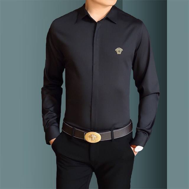 。。 。p250。长期有货。。 ＶErsace 范思哲 意大利春秋季新款高级时装休闲衬衫，简洁大气 ，专柜同款支持验货简约时尚，从容百搭，舒适采用进口上等丝光奢