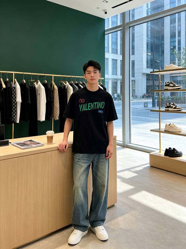 p200. Valentino New Original Men's Casual Short-Sleeve Shirt, High-End Custom Ve p200. Valentino New Original Men's Casual Short-Sleeve Shirt, High-End Custom Ve