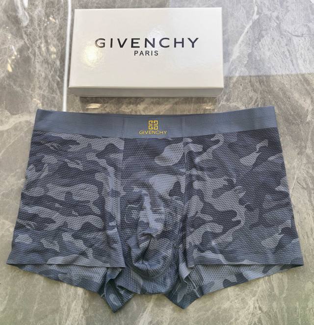 p110 纪梵希Givenchy 专柜最新款，最新3D滴胶款，绝对的原单品质，全手工切割工艺 专柜订制进口面料。 手感柔软 透气 舒适 有型！ 一点也不紧绷 按