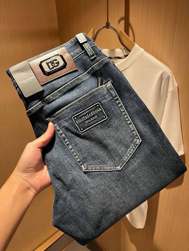 p260 Dolce & Gabbana 2026 Spring/Summer New Arrival Jeans. The washed finish is