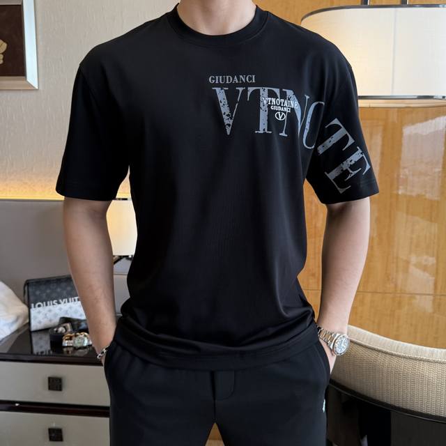 p160 Valentino 2026 Spring/Summer New Year's Collection Loose Fit Short-Sleeve T p160 Valentino 2026 Spring/Summer New Year's Collection Loose Fit Short-Sleeve T