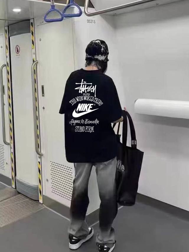 退换20天 170 Stussy X Nike 斯图西联名耐克圆领短袖男女同款半袖T恤 面料采用260G双纱纯棉面料、经过高温预缩处理,配套同缸1X1螺纹, 退换20天 170 Stussy X Nike 斯图西联名耐克圆领短袖男女同款半袖T恤 面料采用260G双纱纯棉面料、经过高温预缩处理,配套同缸1X1螺纹,